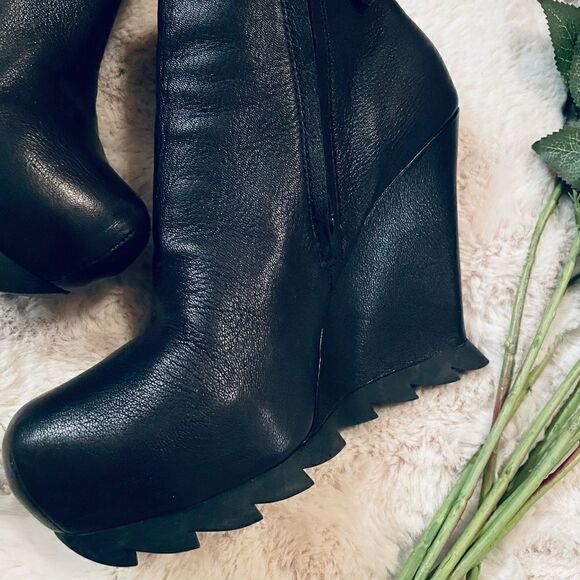 ♥️ THE SAW SOLE WEDGE ANKLE BOOTIE
CUTTING EDGE SHARPEST STYLE CAMILLA SKOVGAARD - Picture 6 of 17